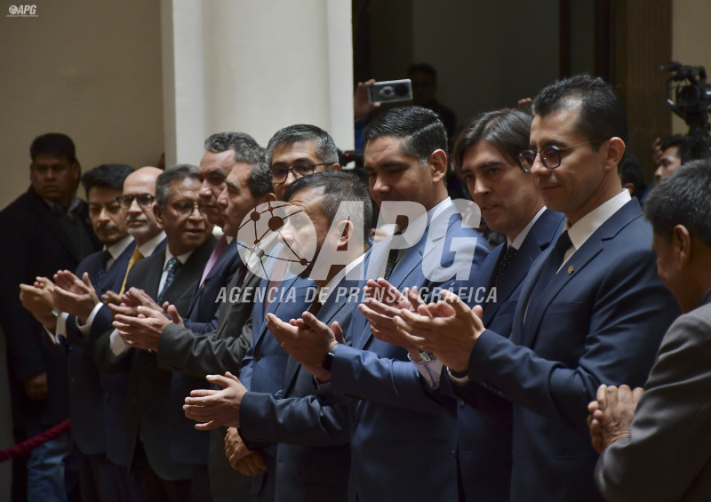 EL PRESIDENTE DEL ESTADO RODRIGO PAZ POSESIONÓ A SU PRIMER GABINETE DE MINISTROS