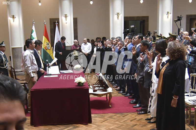 EL PRESIDENTE DEL ESTADO RODRIGO PAZ POSESIONÓ A SU PRIMER GABINETE DE MINISTROS