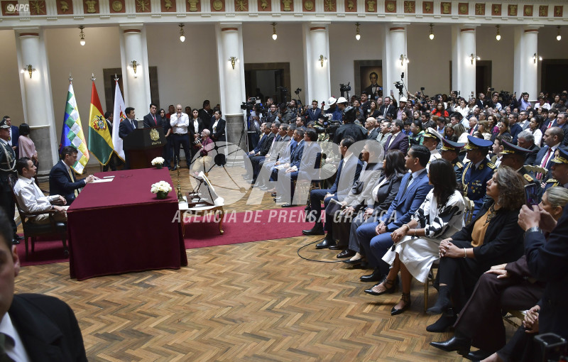 EL PRESIDENTE DEL ESTADO RODRIGO PAZ POSESIONÓ A SU PRIMER GABINETE DE MINISTROS