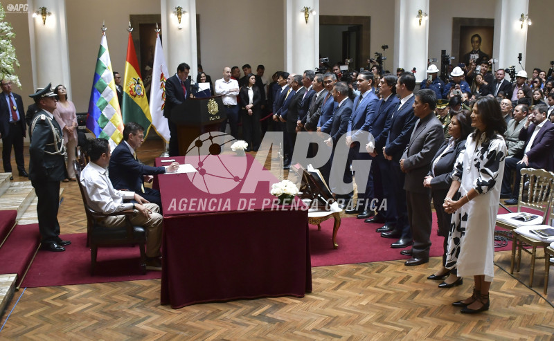 EL PRESIDENTE DEL ESTADO RODRIGO PAZ POSESIONÓ A SU PRIMER GABINETE DE MINISTROS