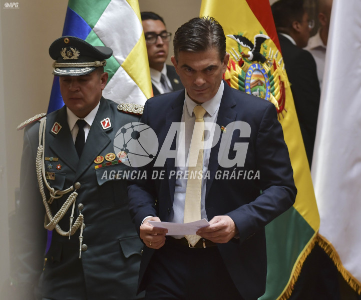 EL PRESIDENTE DEL ESTADO RODRIGO PAZ POSESIONÓ A SU PRIMER GABINETE DE MINISTROS