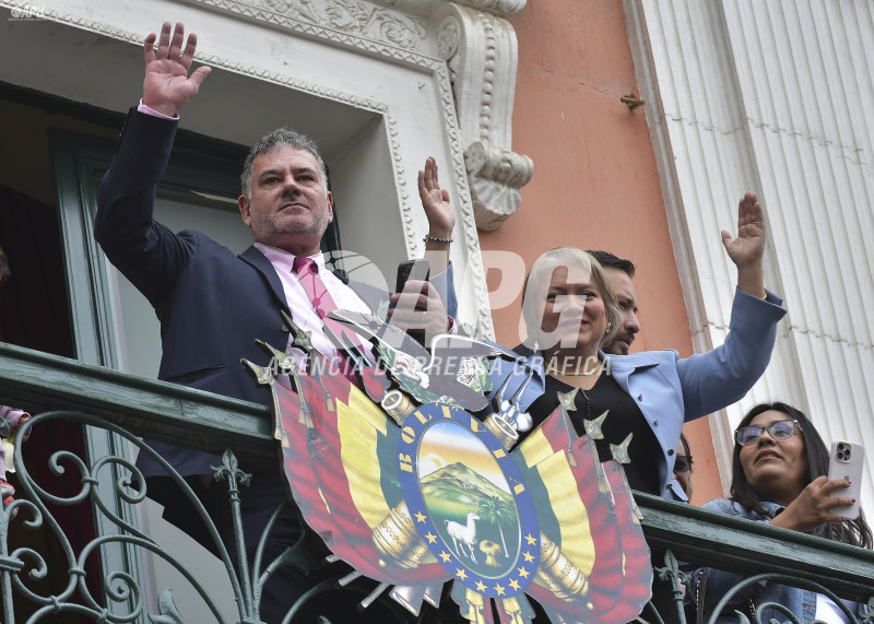 EL PRESIDENTE DEL ESTADO RODRIGO PAZ POSESIONÓ A SU PRIMER GABINETE DE MINISTROS