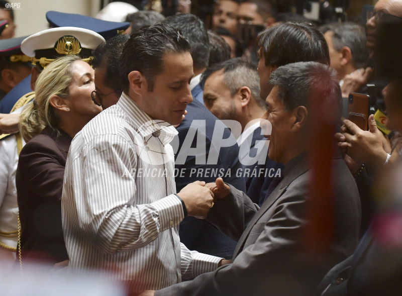 EL PRESIDENTE DEL ESTADO RODRIGO PAZ POSESIONÓ A SU PRIMER GABINETE DE MINISTROS