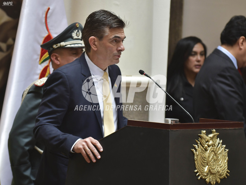 EL PRESIDENTE DEL ESTADO RODRIGO PAZ POSESIONÓ A SU PRIMER GABINETE DE MINISTROS