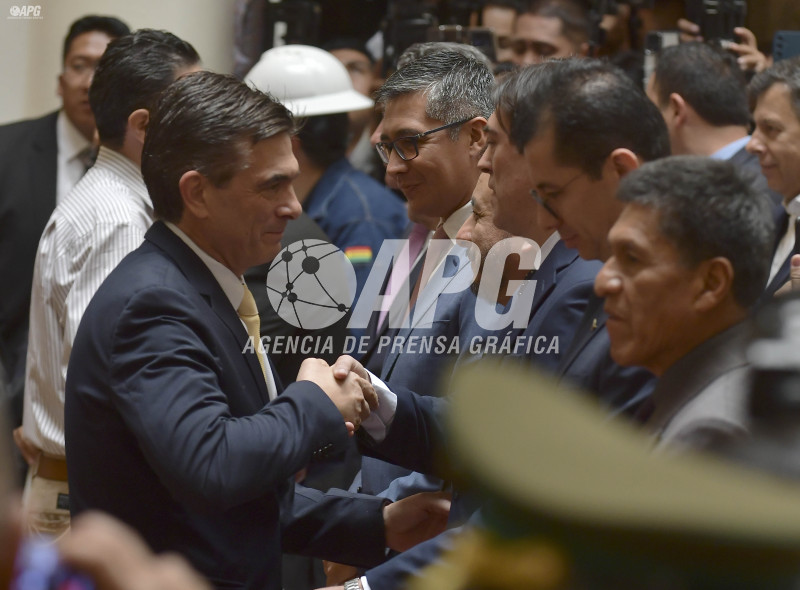 EL PRESIDENTE DEL ESTADO RODRIGO PAZ POSESIONÓ A SU PRIMER GABINETE DE MINISTROS
