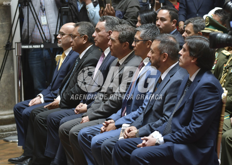 EL PRESIDENTE DEL ESTADO RODRIGO PAZ POSESIONÓ A SU PRIMER GABINETE DE MINISTROS