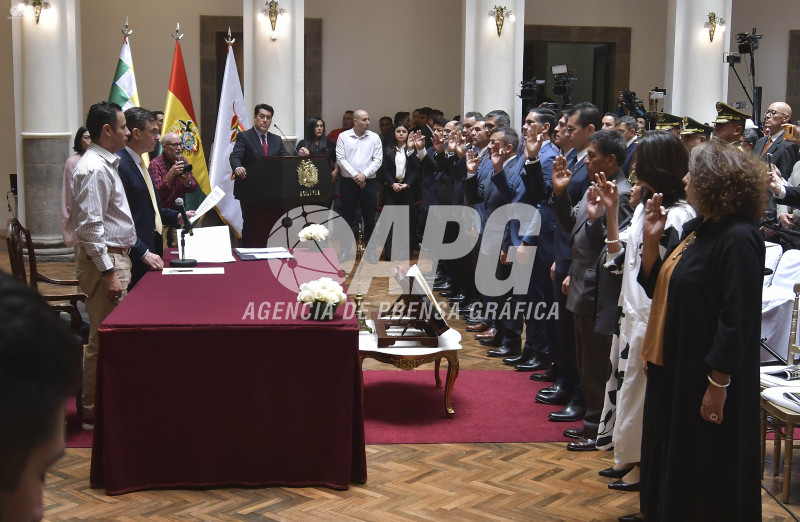 EL PRESIDENTE DEL ESTADO RODRIGO PAZ POSESIONÓ A SU PRIMER GABINETE DE MINISTROS