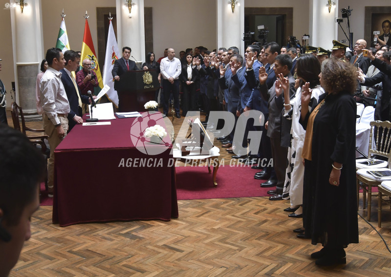 EL PRESIDENTE DEL ESTADO RODRIGO PAZ POSESIONÓ A SU PRIMER GABINETE DE MINISTROS