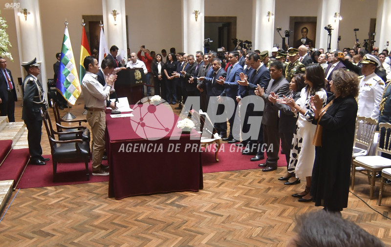 EL PRESIDENTE DEL ESTADO RODRIGO PAZ POSESIONÓ A SU PRIMER GABINETE DE MINISTROS