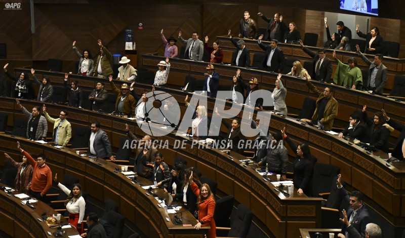 SESIÓN DE PARLAMENTO APROBÓ SIN OBSERVACIONES LA CONVOCATORIA PARA LA ELECCIÓN DE VOCALES DEL TSE