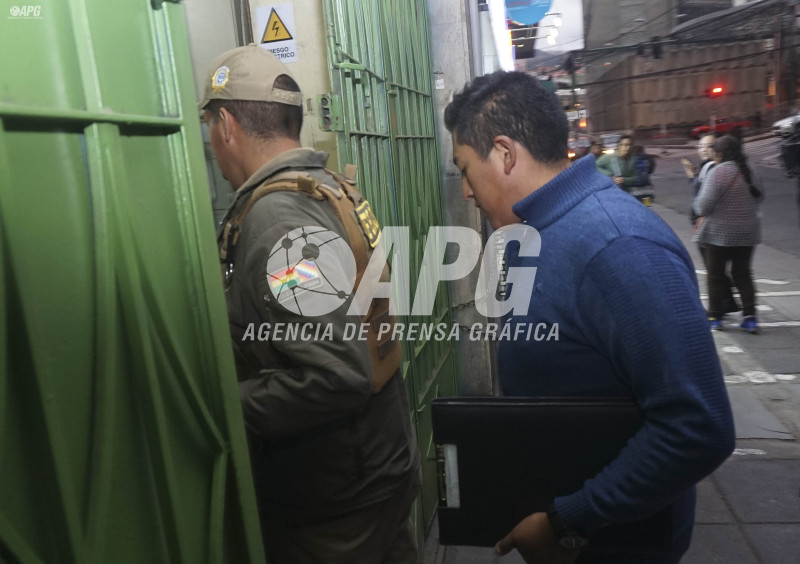 APREHENDEN A ESPOSA DE FRANKLIN FLORES, POR CASO EMAPA