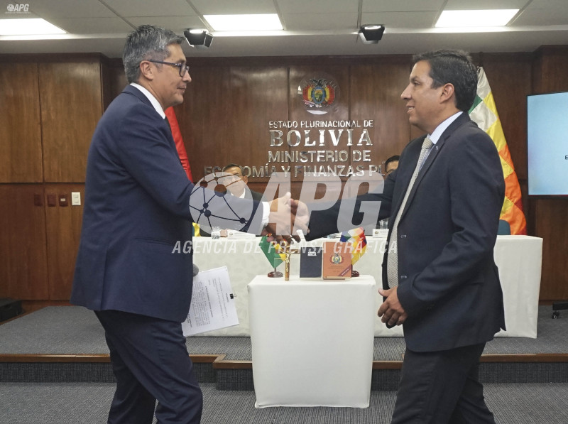 CARLOS JÁUREGUI FUE POSESIONADO COMO NUEVO DIRECTOR EJECUTIVO DE LA UNIDAD DE INVESTIGACIONES FINANCIERAS (UIF)