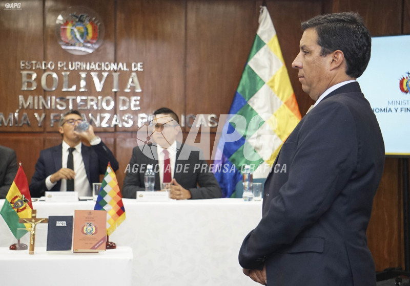 CARLOS JÁUREGUI FUE POSESIONADO COMO NUEVO DIRECTOR EJECUTIVO DE LA UNIDAD DE INVESTIGACIONES FINANCIERAS (UIF)