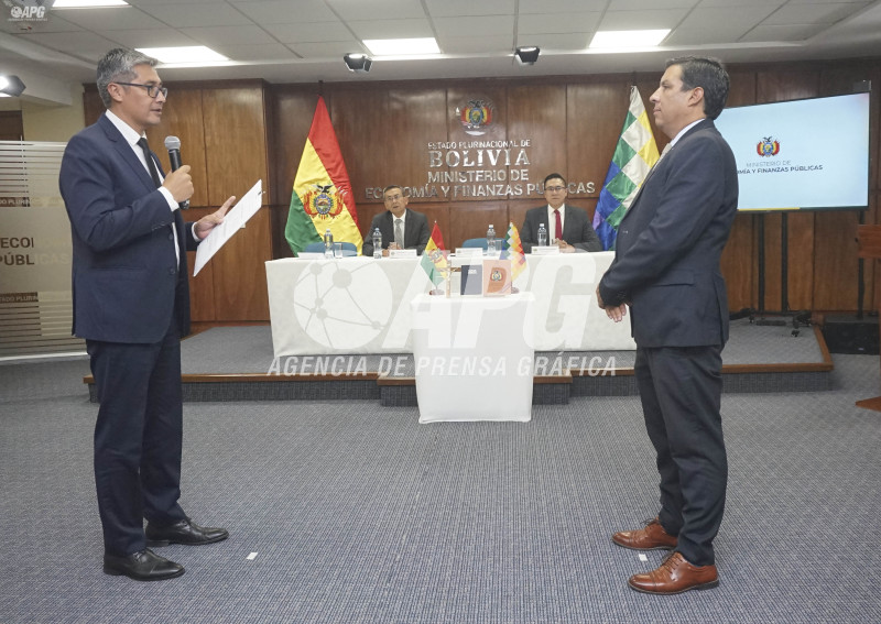 CARLOS JÁUREGUI FUE POSESIONADO COMO NUEVO DIRECTOR EJECUTIVO DE LA UNIDAD DE INVESTIGACIONES FINANCIERAS (UIF)