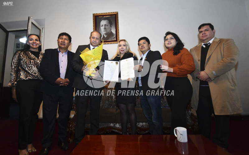 SENADO ENTREGA HOMENAJE PÓSTUMO A LA FAMILIA DEL EX DIRECTOR TÉCNICO DE LA SELECCIÓN XABIER AZKARGORTA